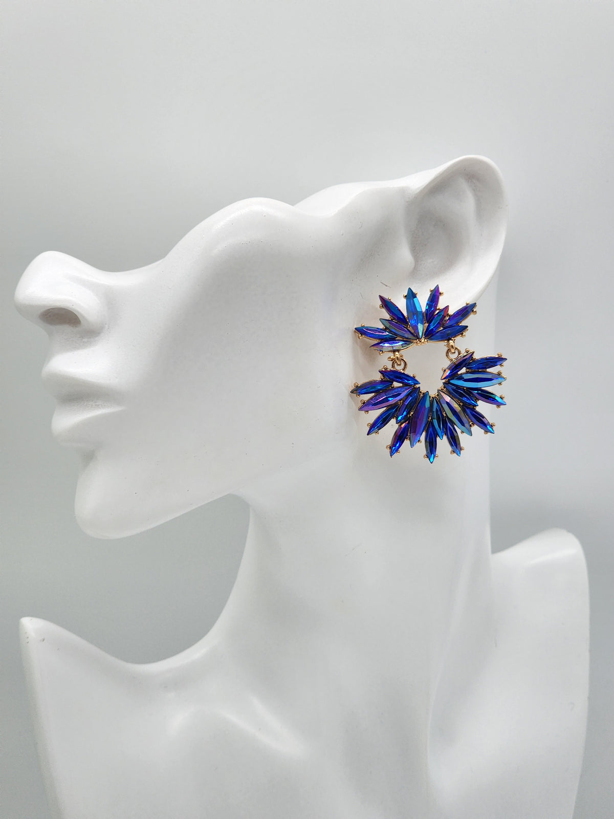 Dianne Holiday Earrings ( Sapphire)