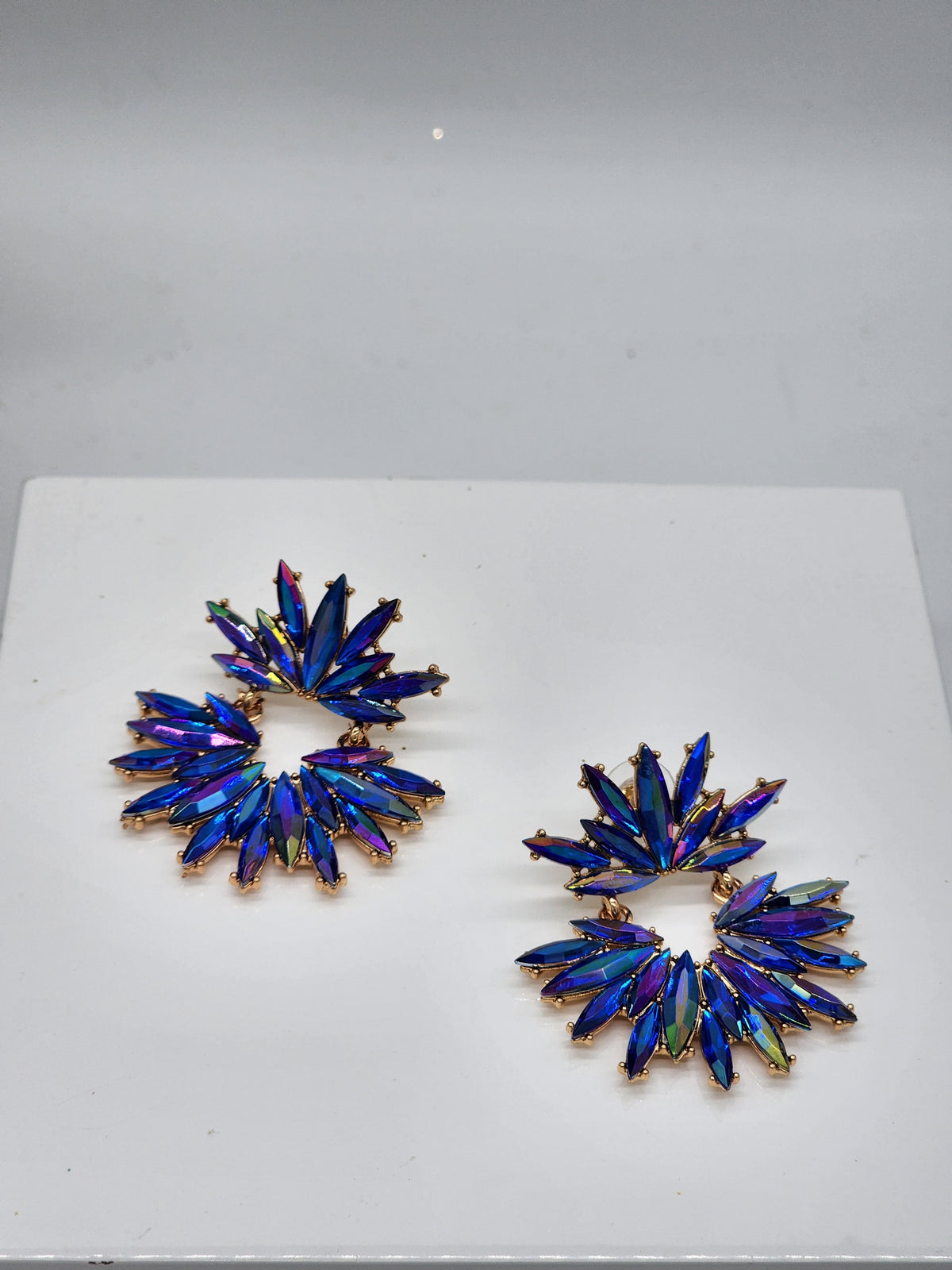 Dianne Holiday Earrings ( Sapphire)