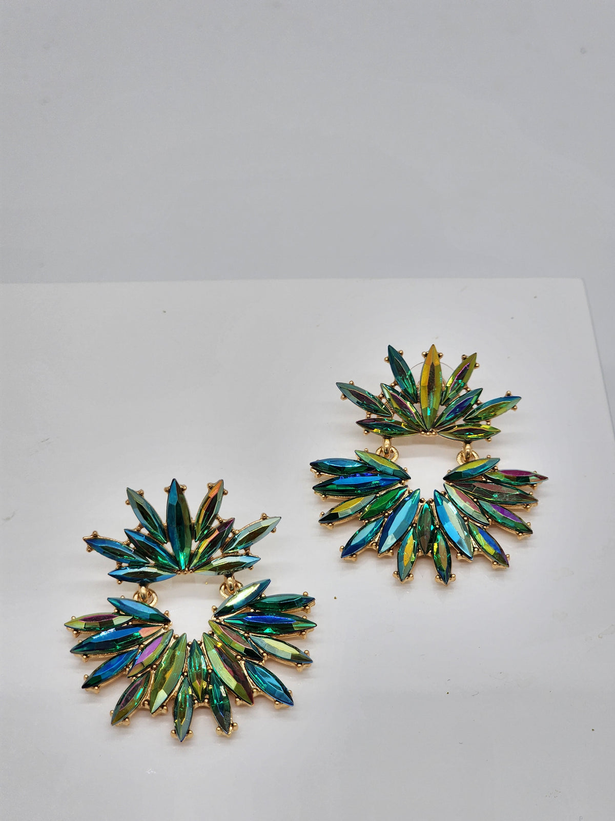 Dianne Holiday Earrings ( Emerald Green )