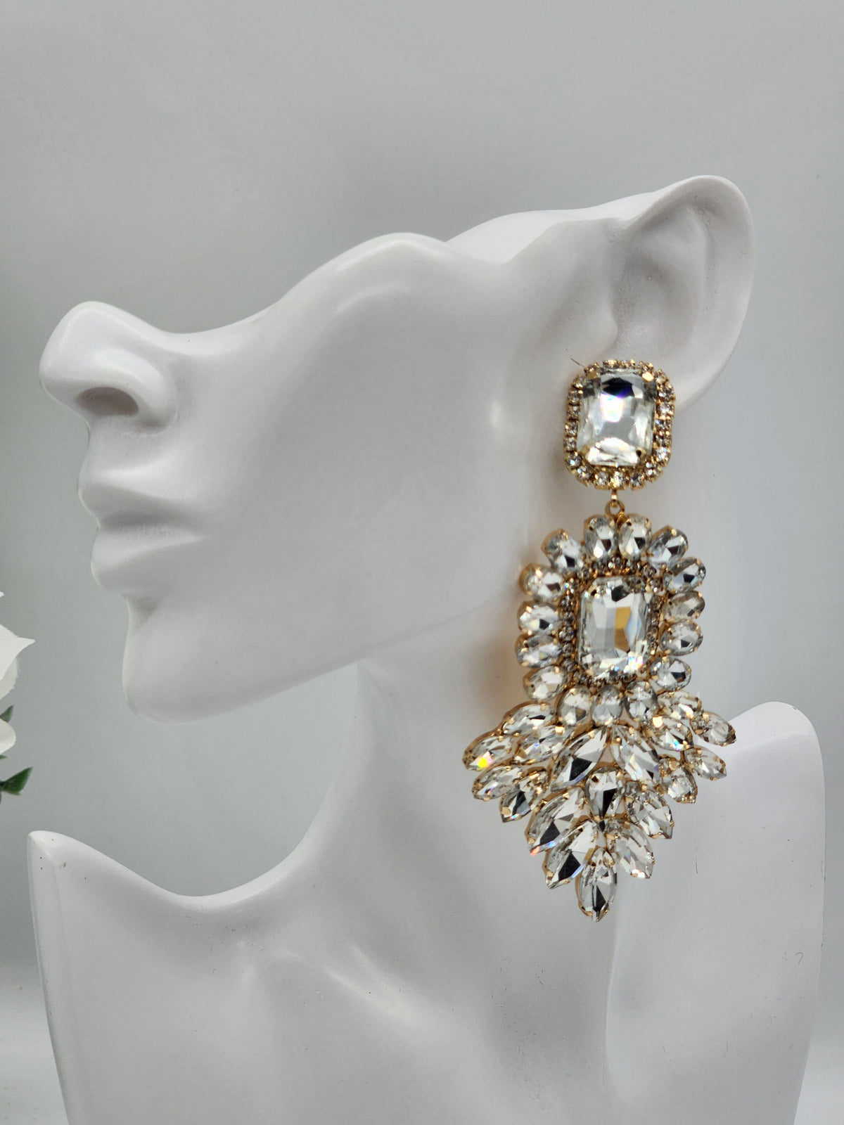 Daisy Lux Earrings (white)