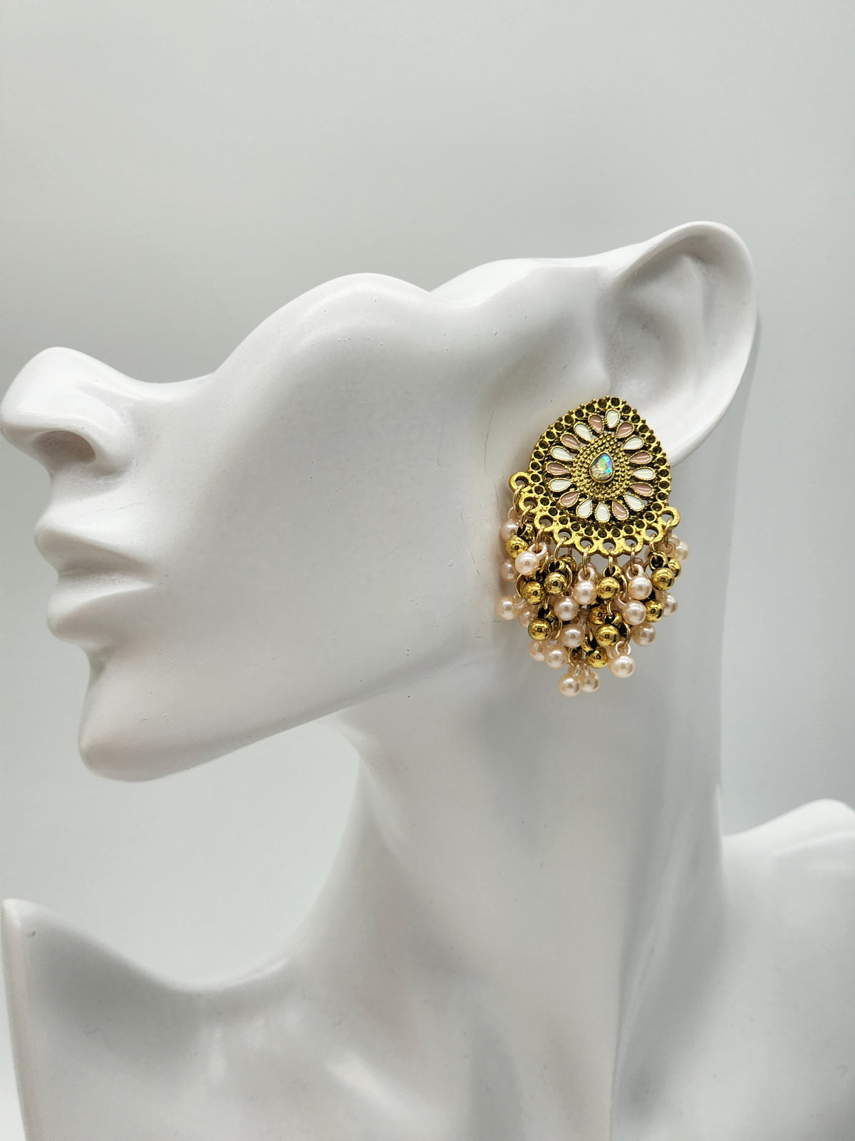 Leandra Perla Earrings