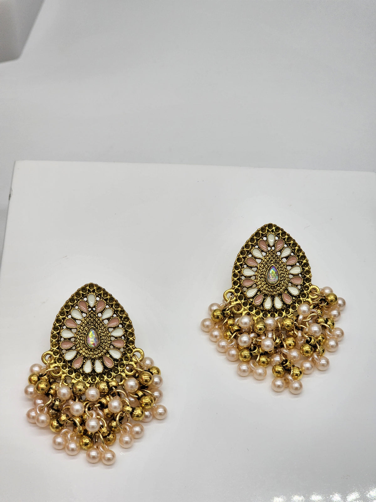 Leandra Perla Earrings